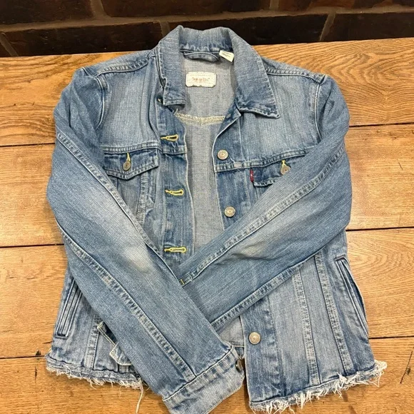 Levi’s Denim Jacket with Frayed Hem - Picture 2 of 3